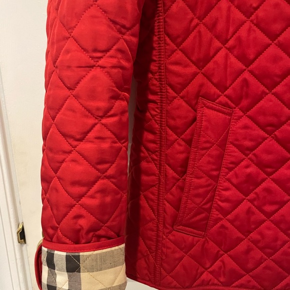 Burberry red quilted jacket size small - Picture 5 of 5